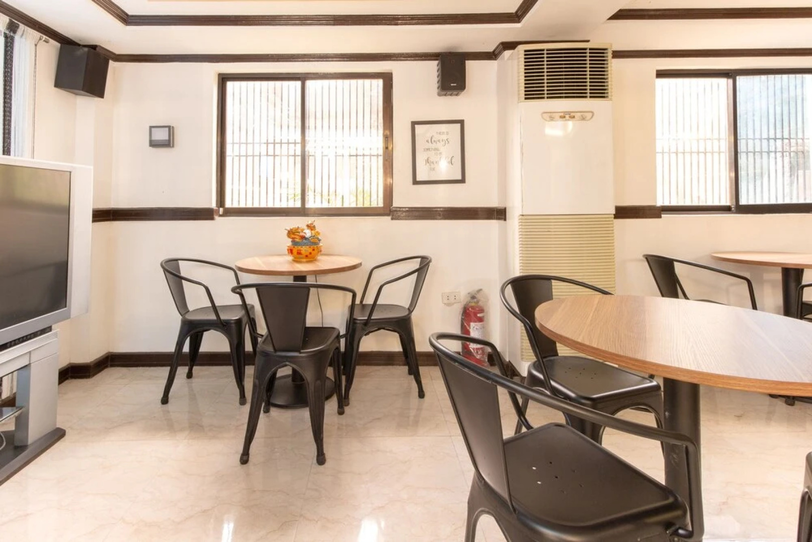 RedDoorz @ Real Street Tacloban