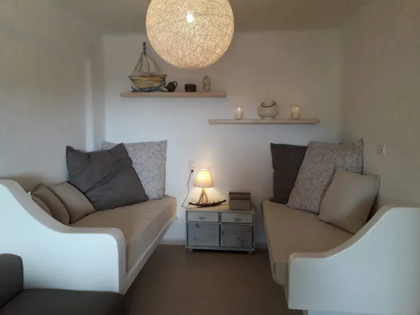 HELEN HOUSE-Minimal Perfection