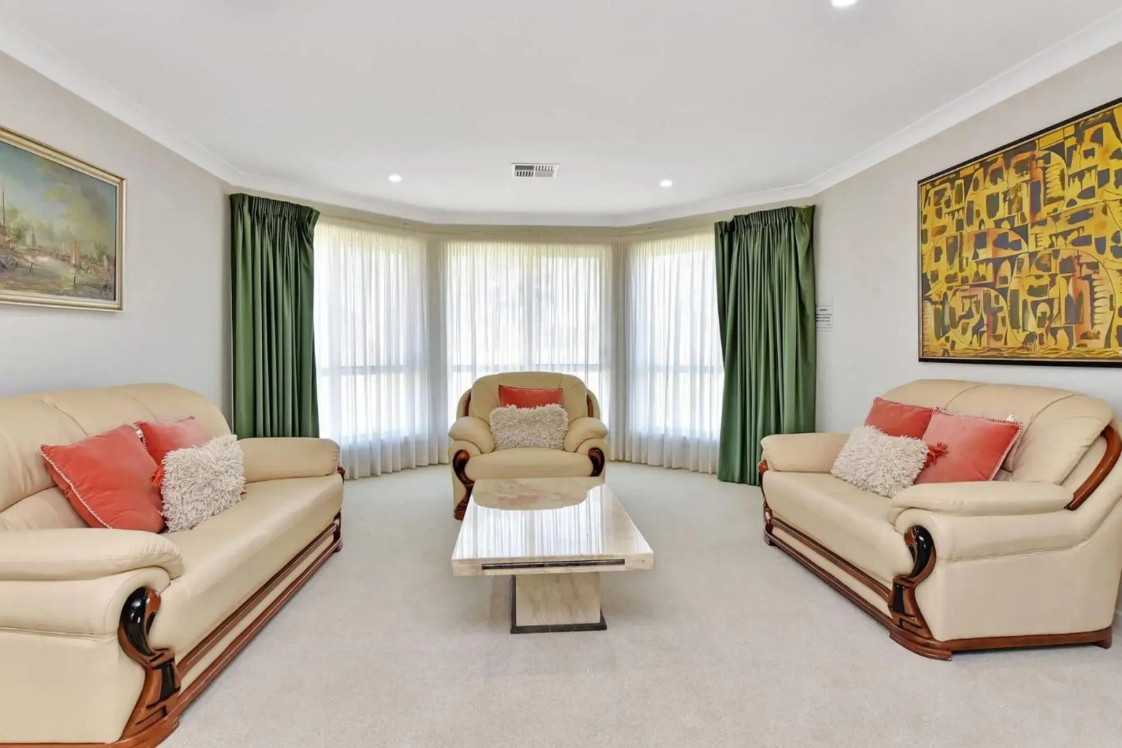 Noble Willow Estate Lovedale. Super Spacious, with views and pool