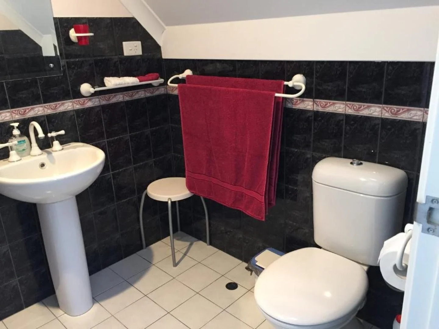 Aarn House B&B Airport Accommodation