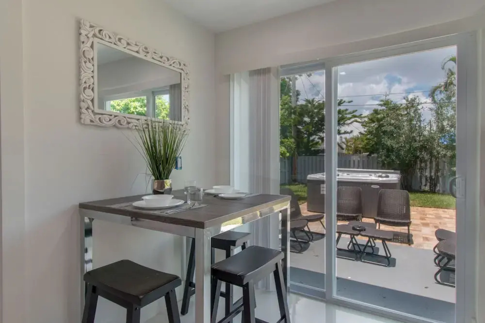 Dania Beach Beauty 3BR with Hot Tub