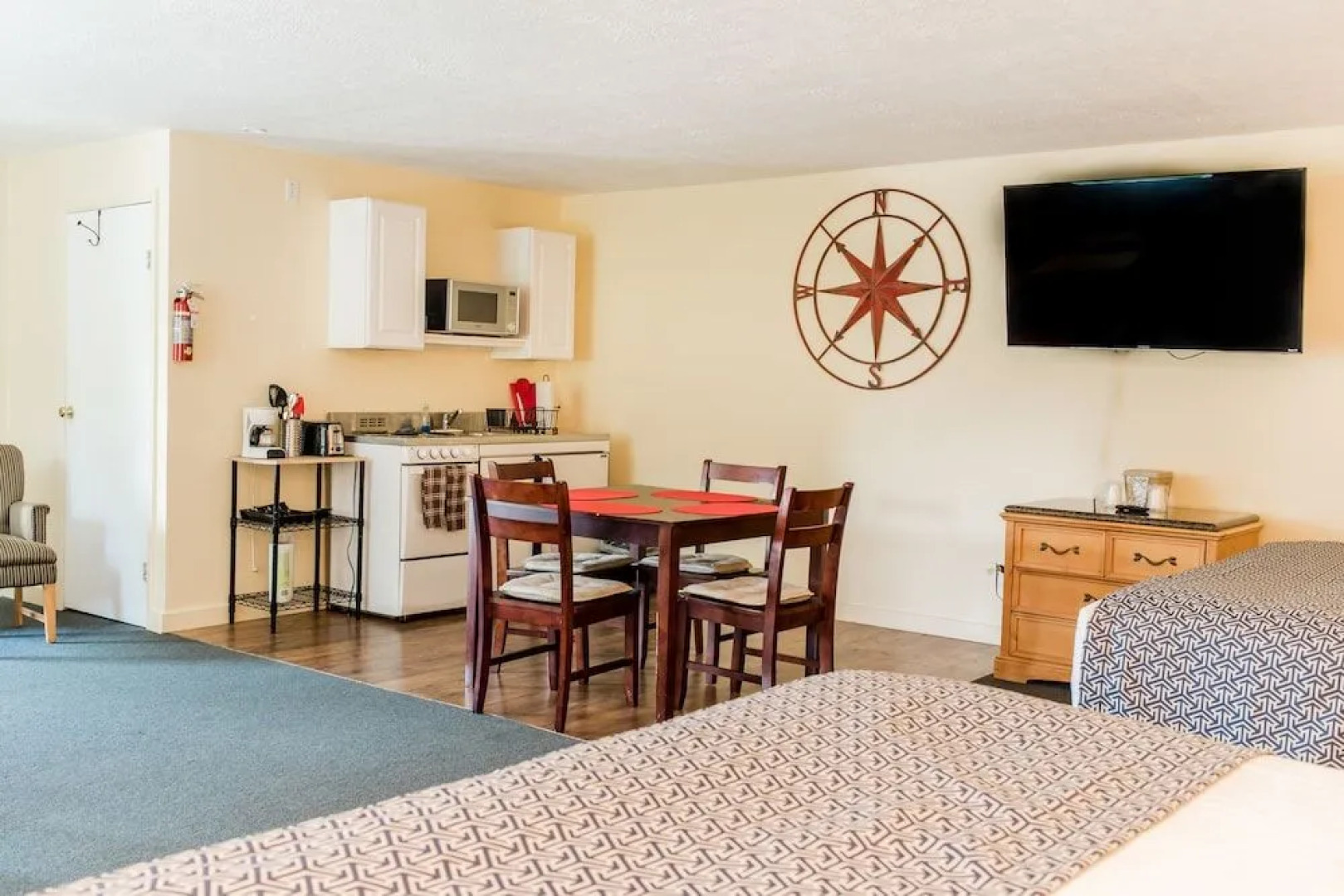 Capt.'s Inn & Suites