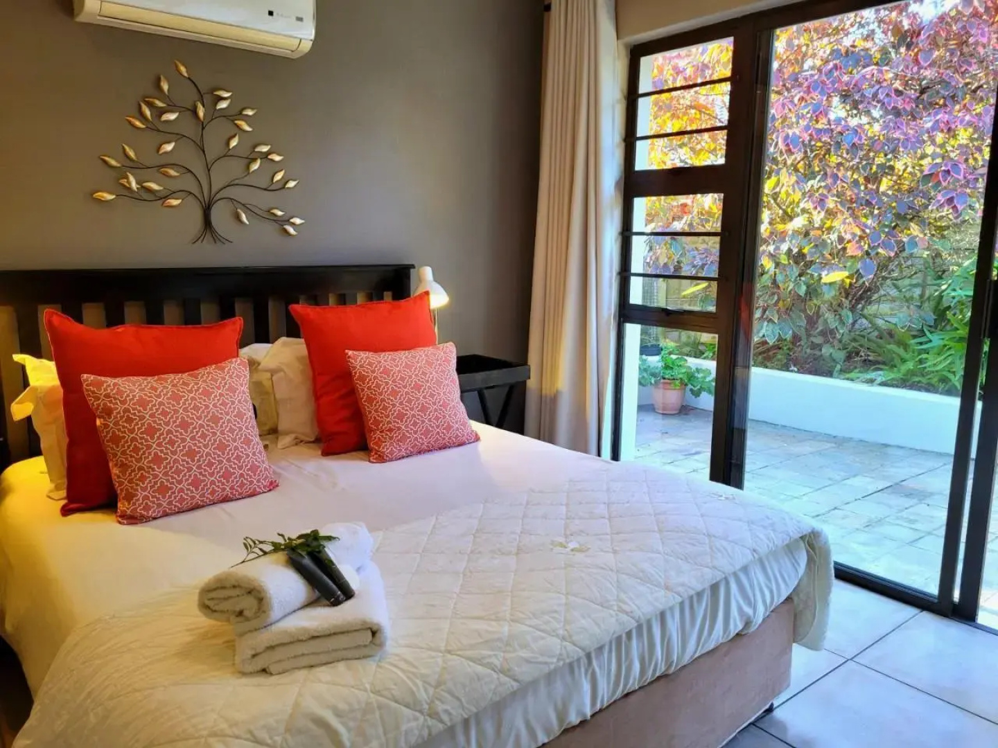 Tropical Seaside Suite 8
