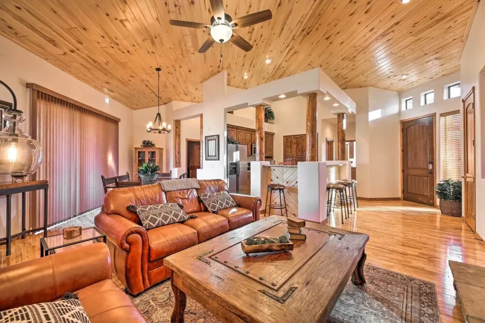 Patio, Deck & Grill: Spacious Show Low Home!