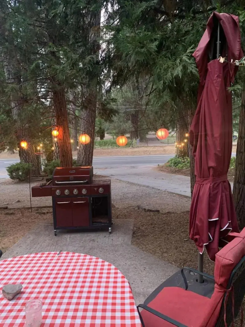 The Pines Inn and Cottages