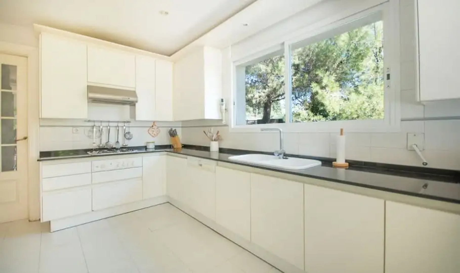 Villa Cossis Beach TVL 32