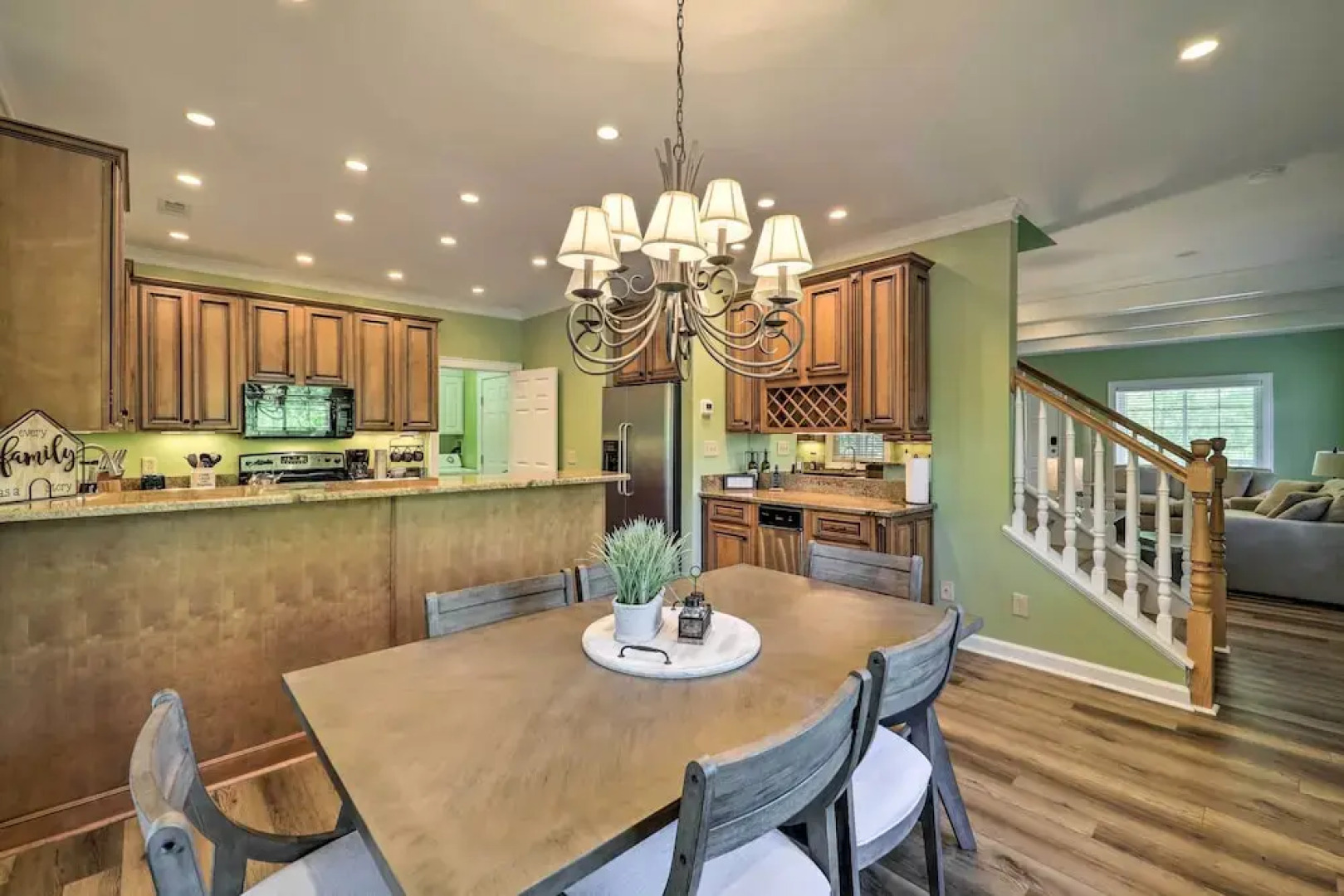 Chic Dtwn Townhouse w/ Hot Tub & Mtn Views!