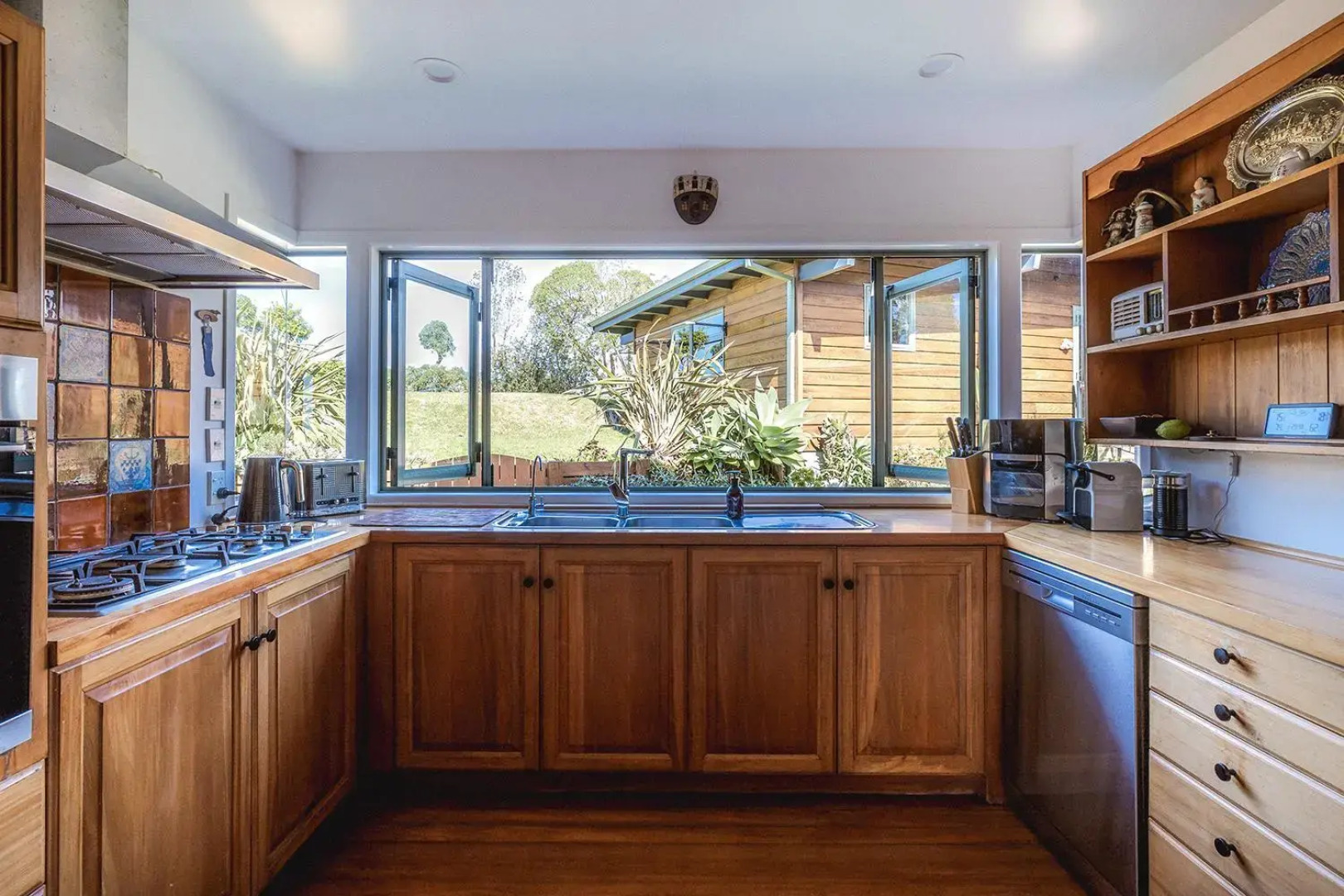 Seaview Sojourn - Waiheke Escapes