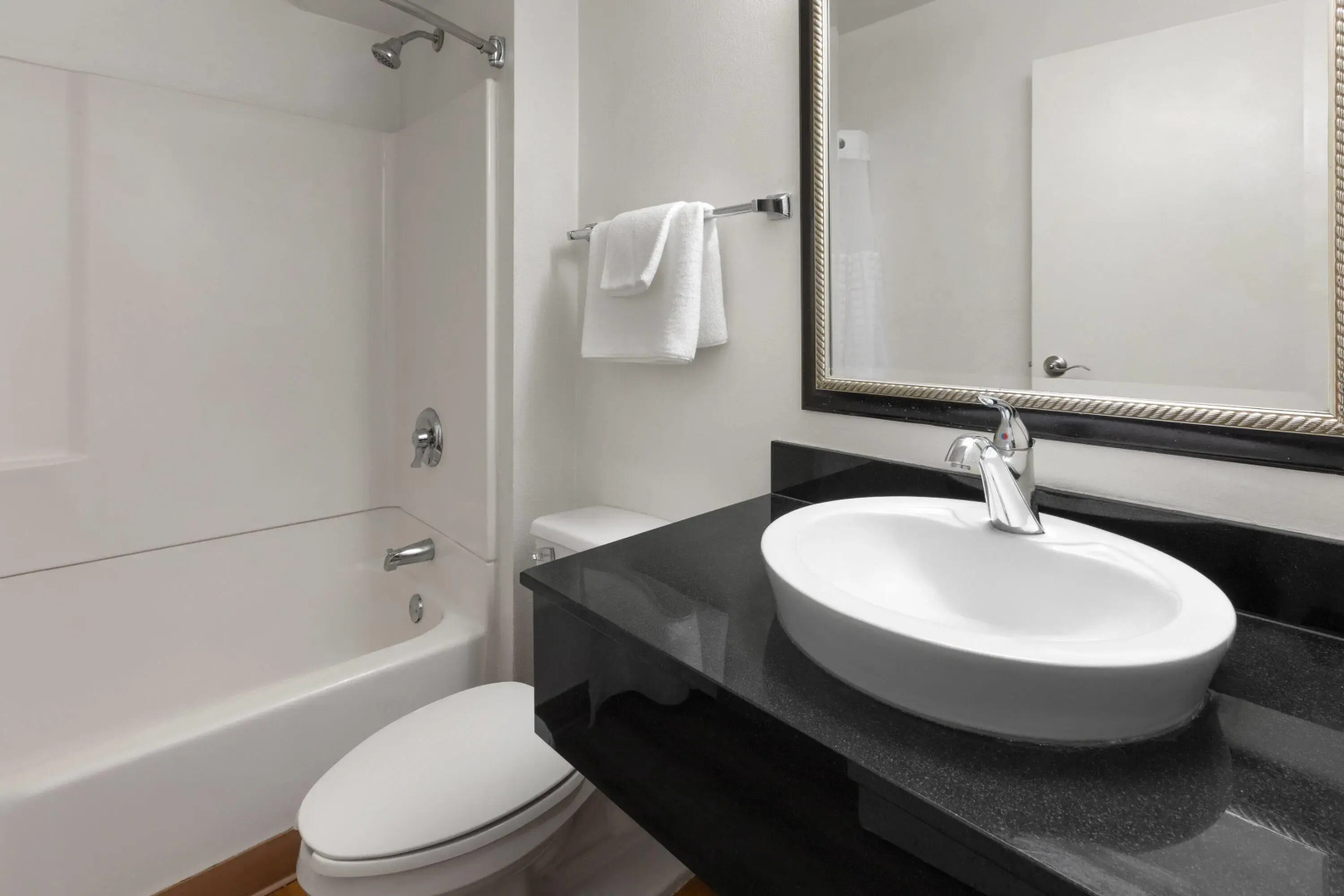 Travelodge by Wyndham Madison Heights MI