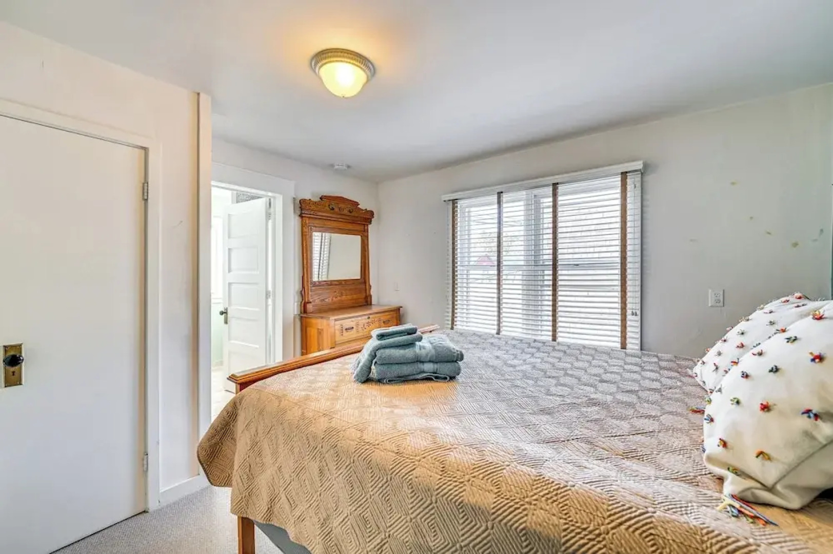 Walk to Town & River: Cozy North Creek Cottage