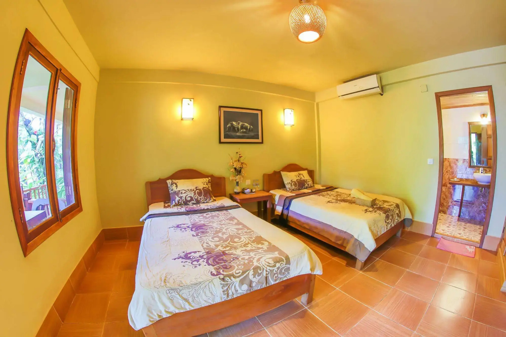 Natural Bungalows Restaurant and Bar