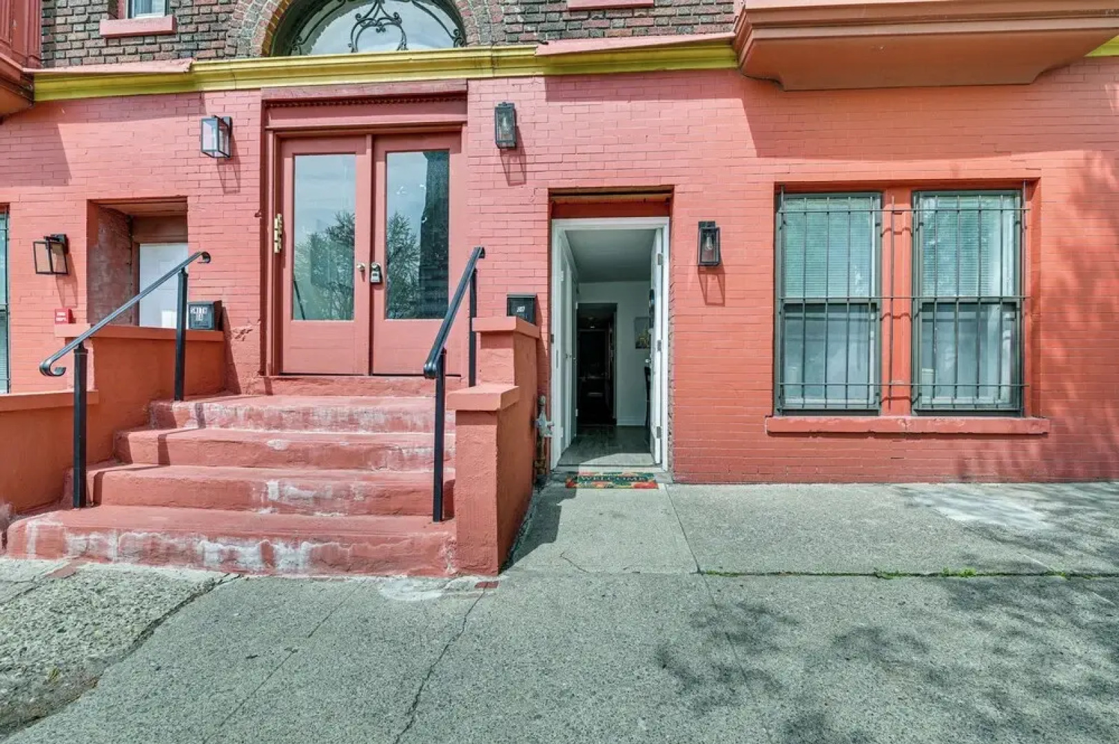 Walk to Downtown Albany: Ten Broeck Triangle Apt!