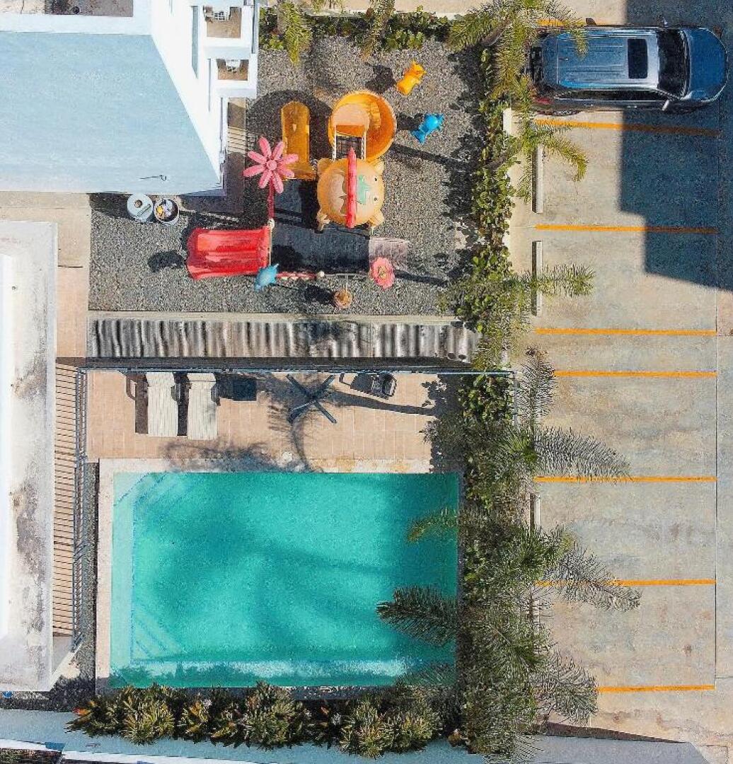 Se renta apartamento amueblado , ubicados en Santiago , 3 habitaciones , 2 bańos , 2 parqueo , área de juego y Piscina.