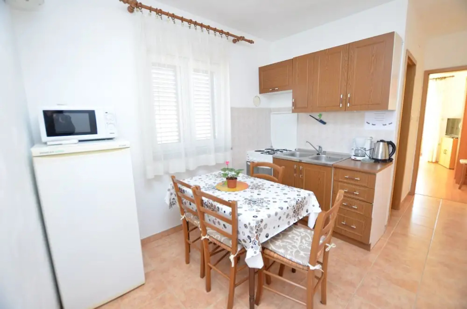 Apartment and Rooms Anton