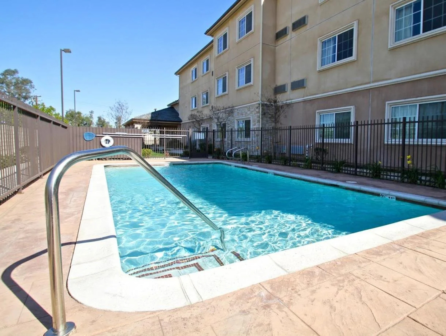 Studio 6 Bakersfield, CA