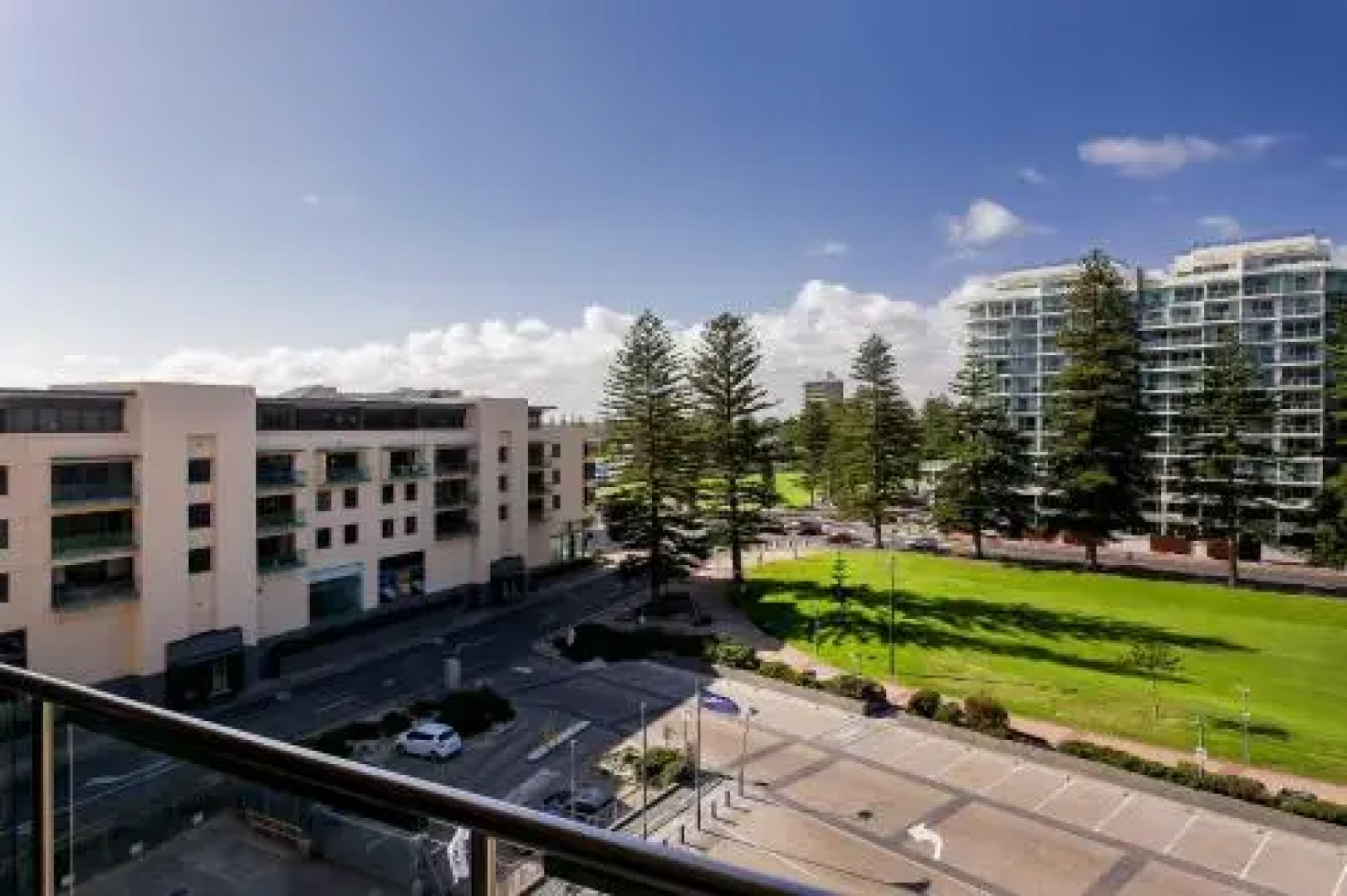 Glenelg Holiday Apartments-Pier