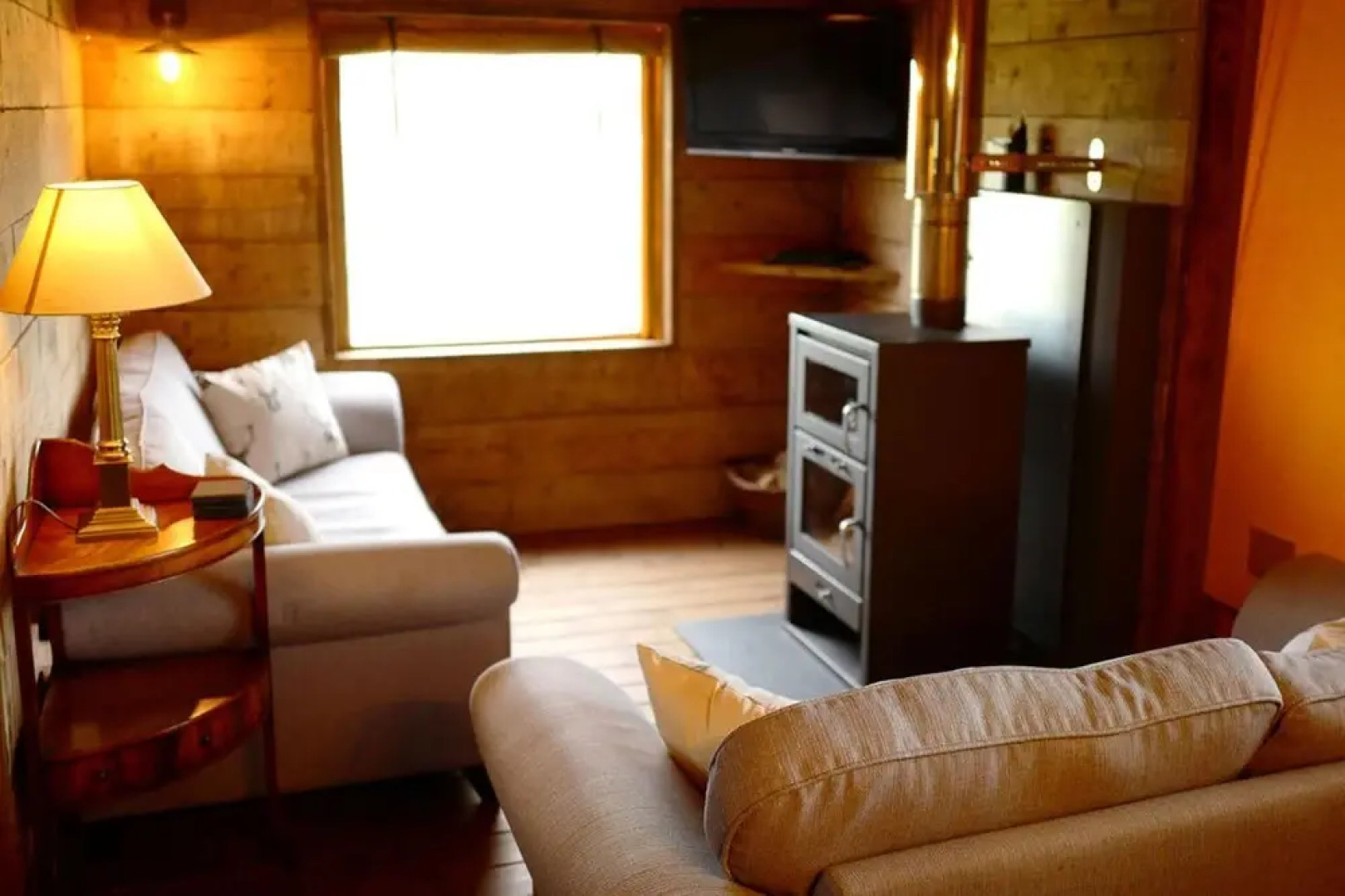 Luxury Safari Lodge Surrounded by Deer!! 'fallow'