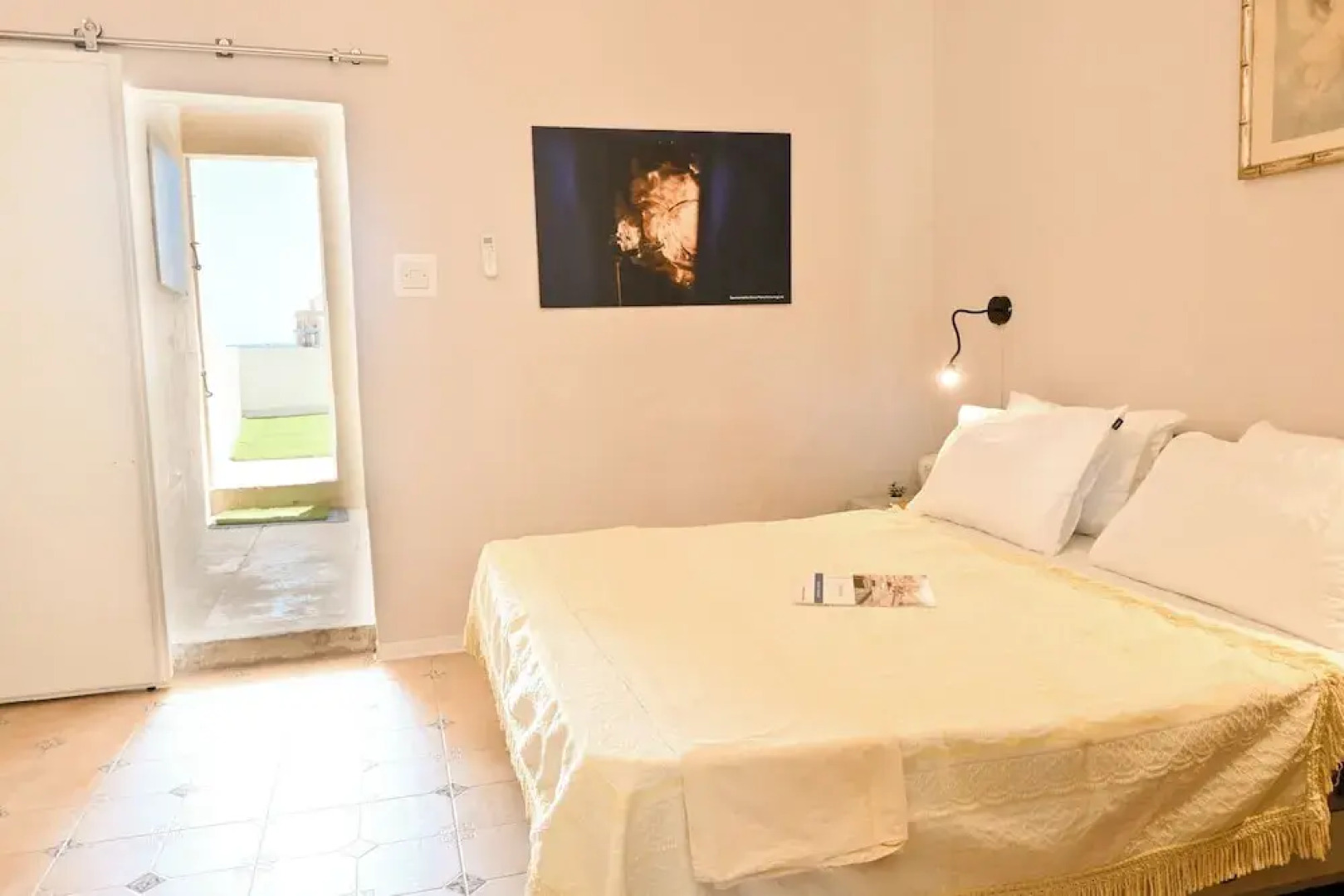 A Cosy Nest Overlooking The Sea