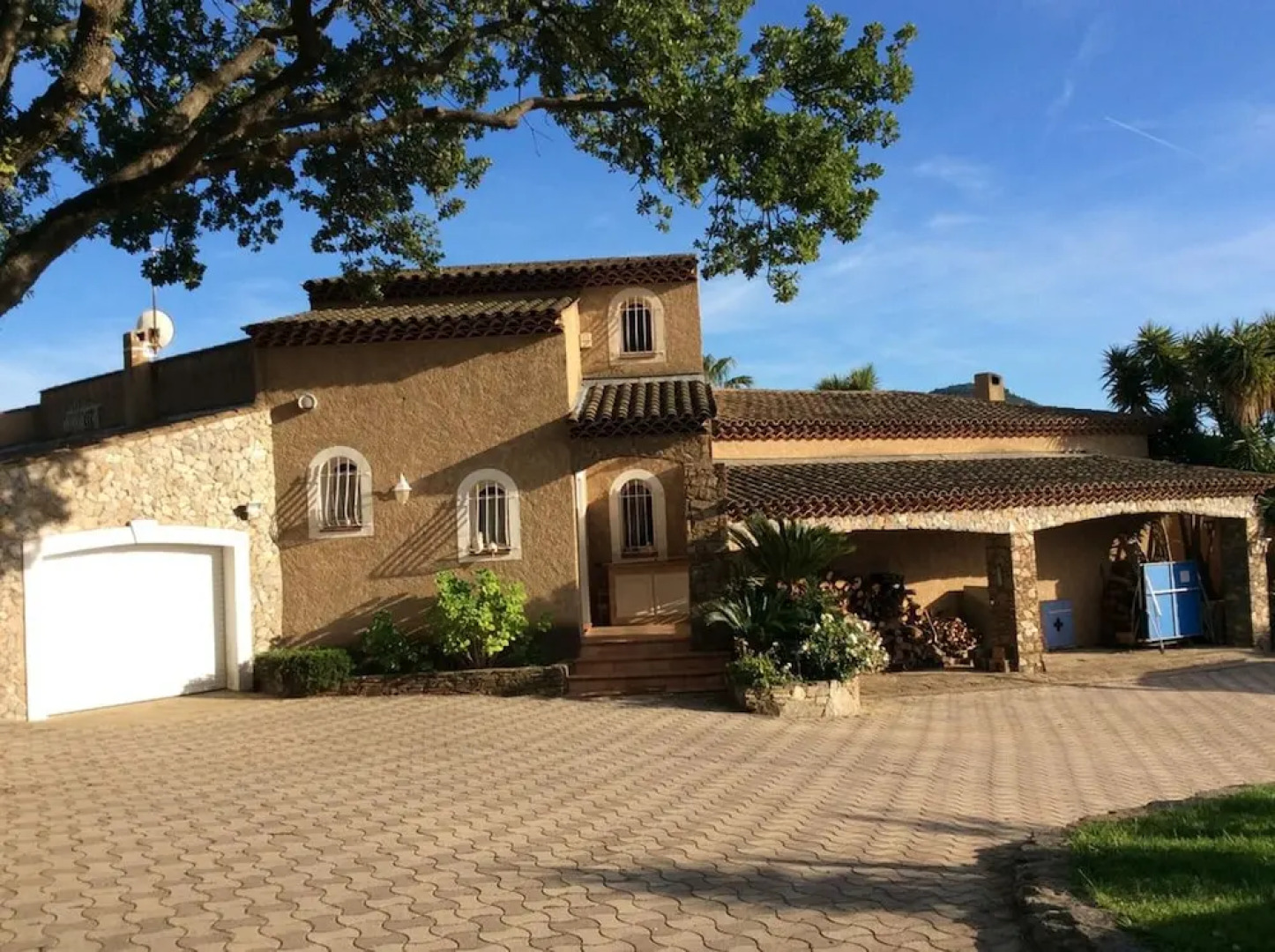 Villa With 5 Bedrooms in Carqueiranne, With Private Pool, Furnished Terrace and Wifi - 5 km From the Beach