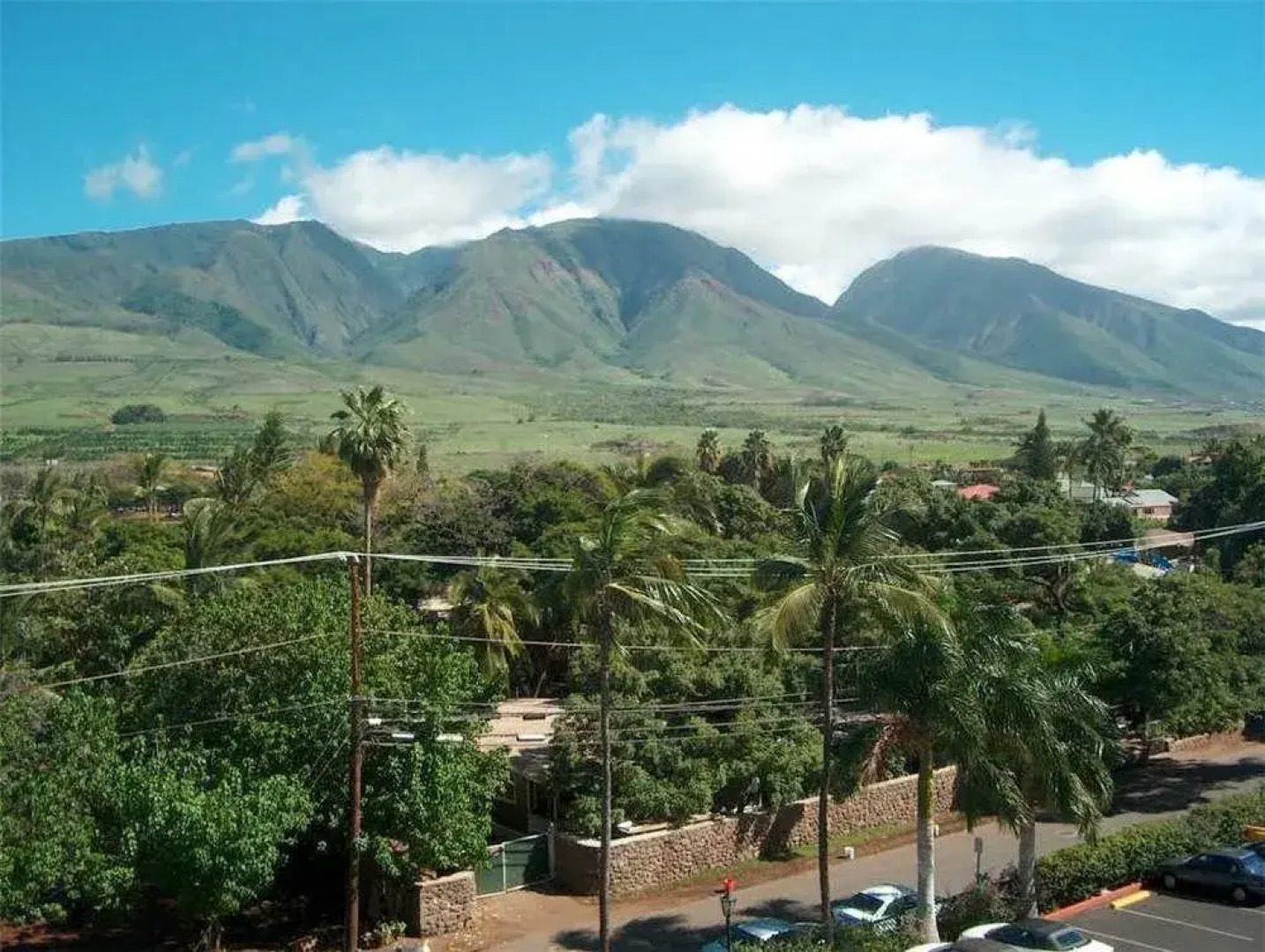 Lahaina Shores #522 Studio Bedroom Condo by RedAwning