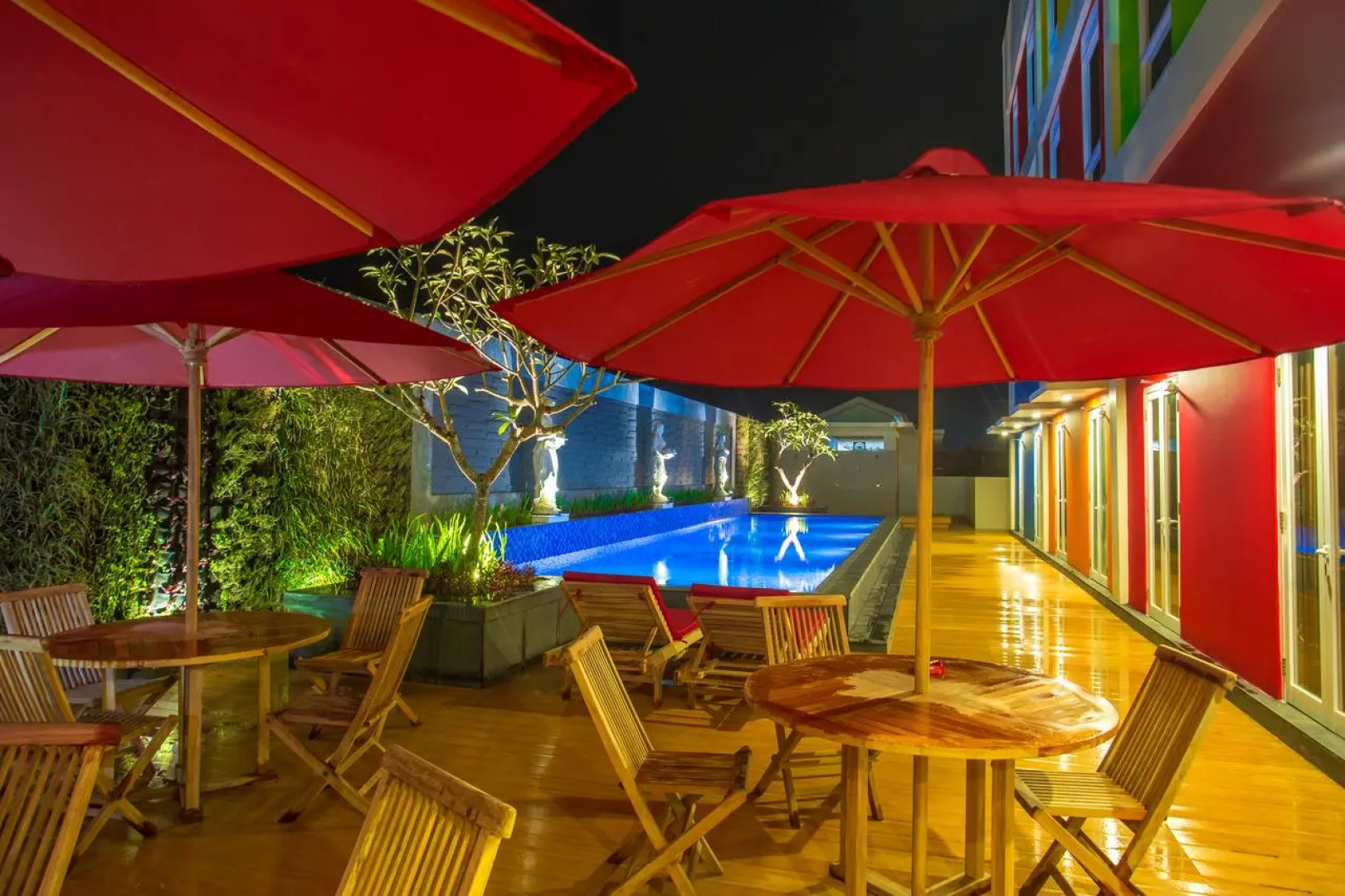 Front One Hotel Purwodadi