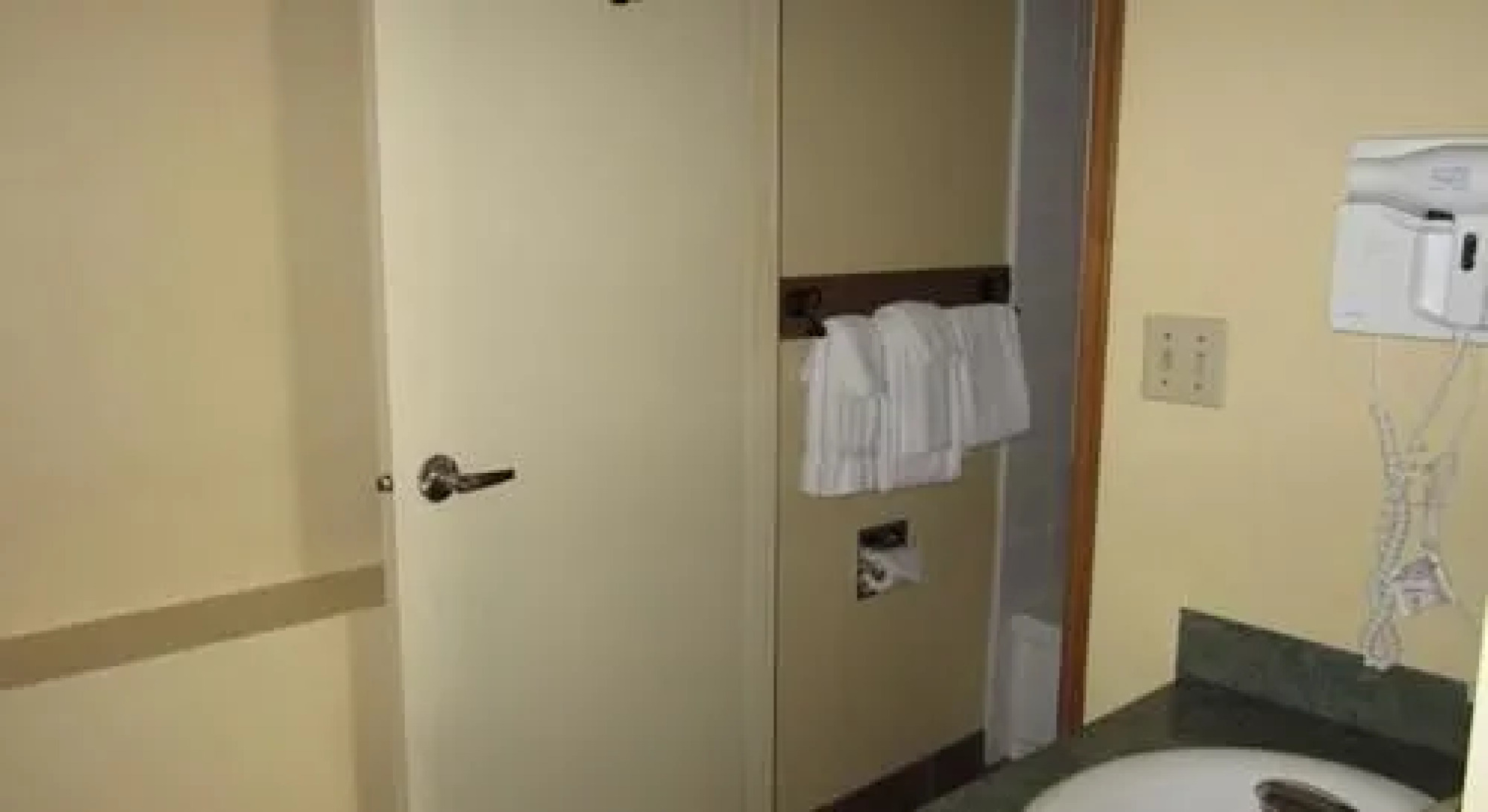 The Pinecone Inn & Suites