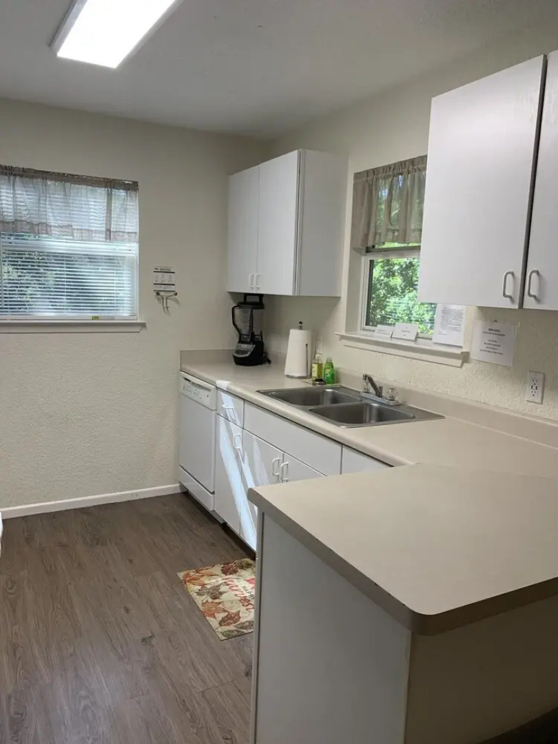 Earth Haus Stunning Riverfront Home