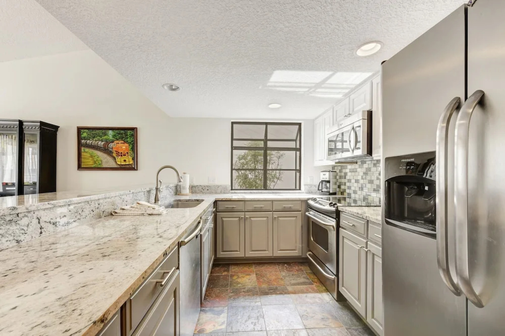 Latrium 2779 by Vtrips