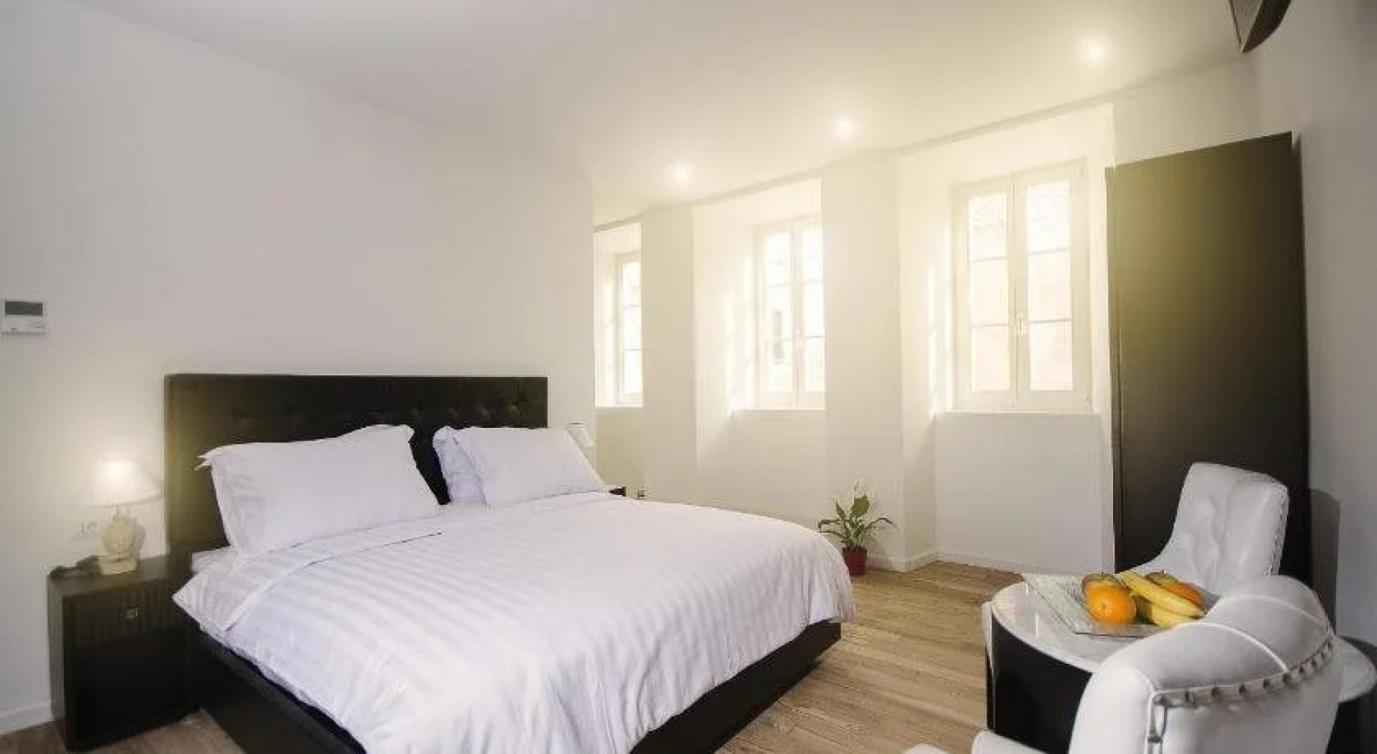 Dolphin Suites Hotel