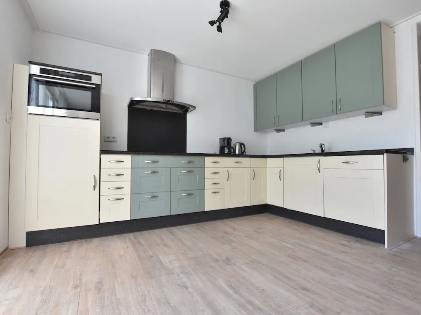 Holiday home in Dalfsen with terrace and garden with barbecue