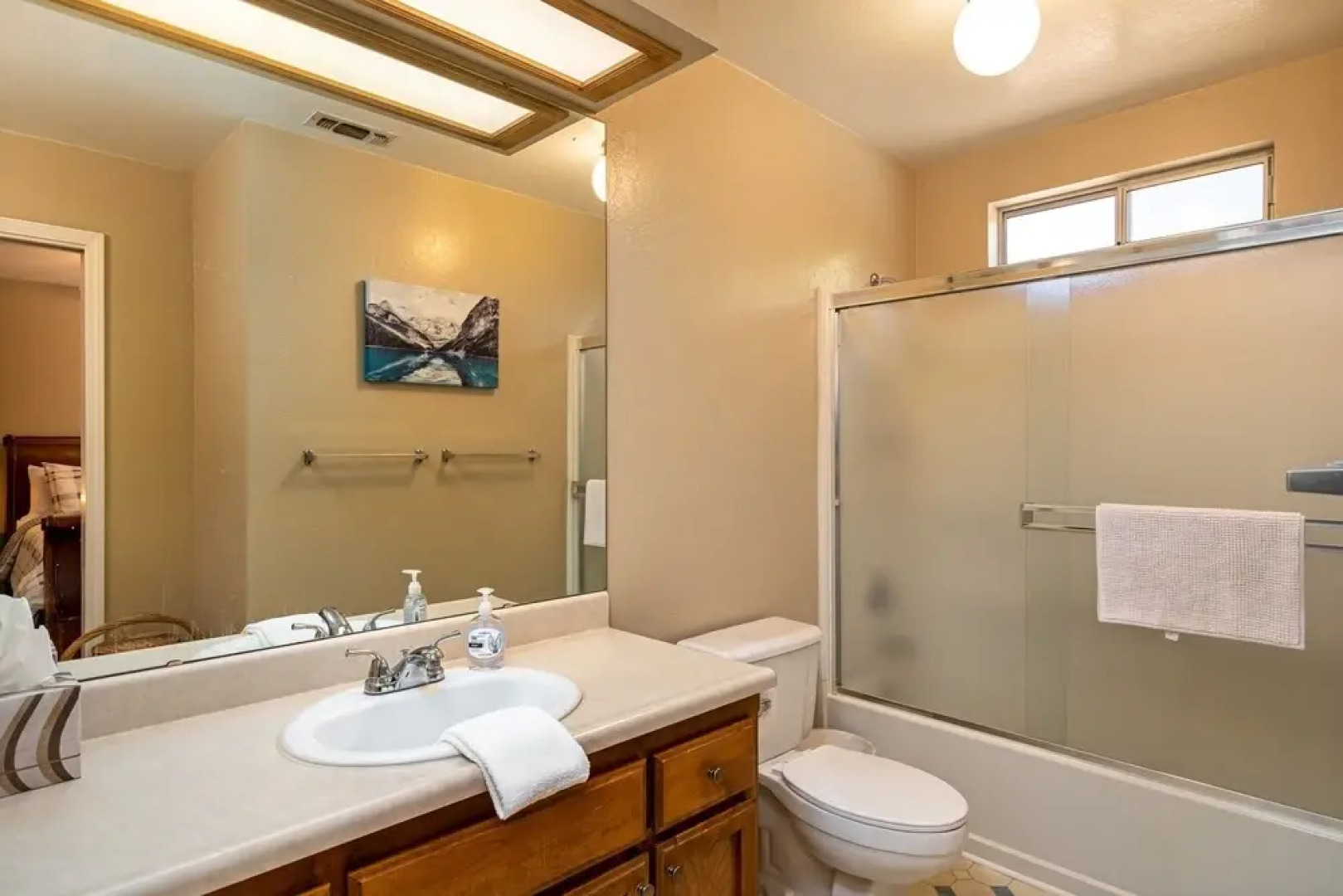 Wolf Den - Check out the Beach, Country Club, Golf Course Enjoy the Wifi, Central Heat and Air Conditioning. Near Yosemite by Redawning