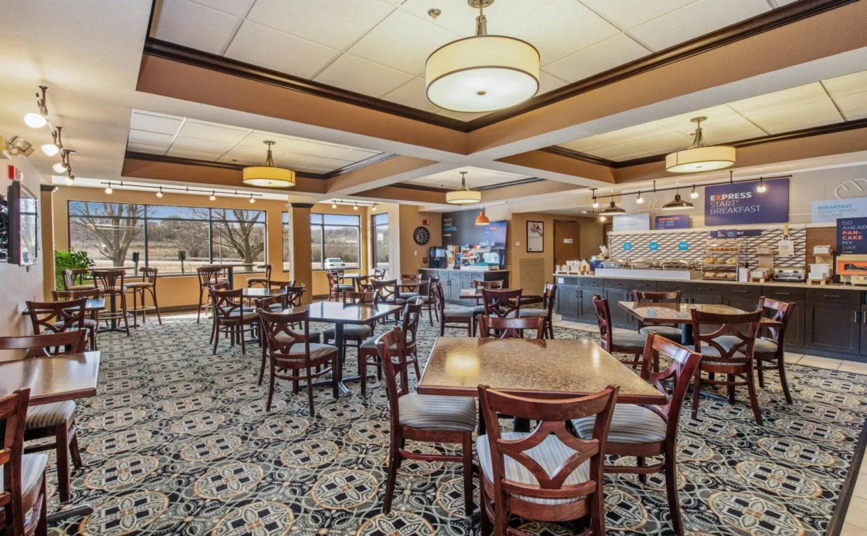 Holiday Inn Express & Suites Delafield by IHG