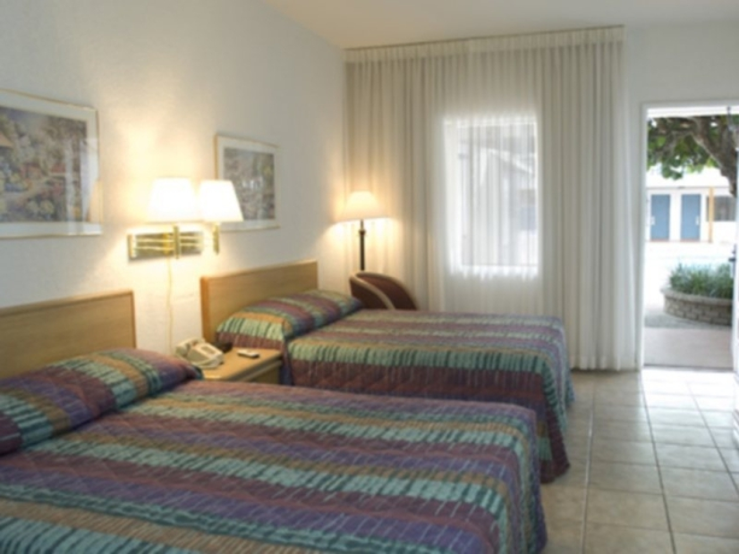 Travelodge Monaco Beach Resort