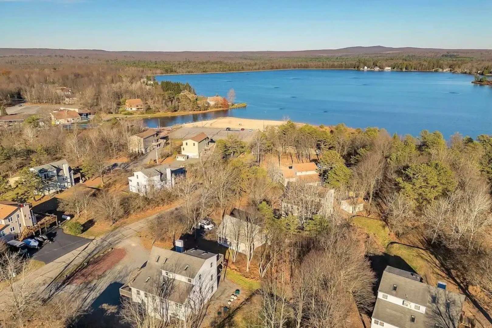 Pocono Pinnacle by Avantstay Steps to the Lake, Game Room, Large Deck