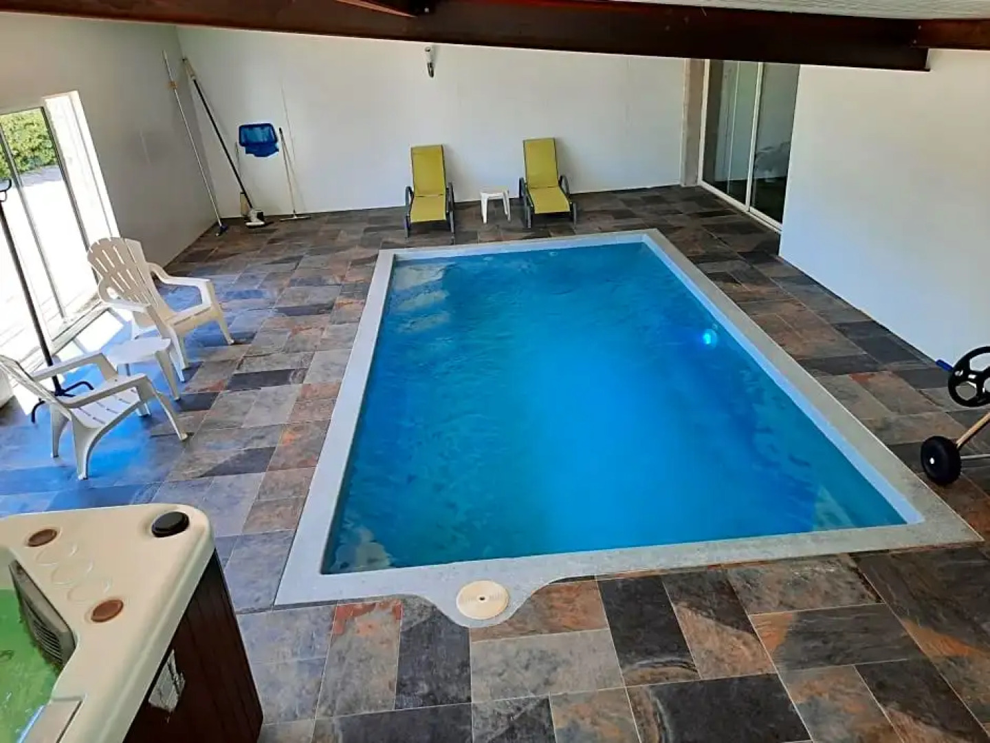 La ptite adresse Love Room 150 M2 Piscine Intérieure chauffé Privée & Spa Privée Parking Gratuit