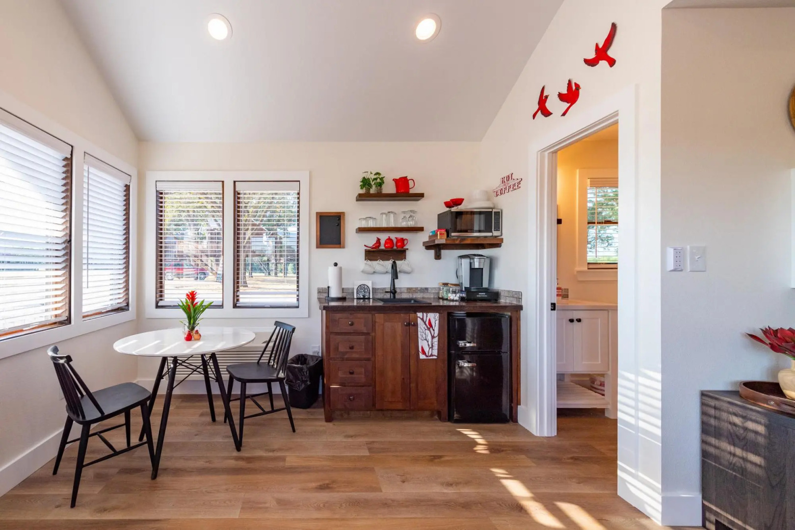 The Cardinal Cabin 15MIN to Magnolia & Baylor