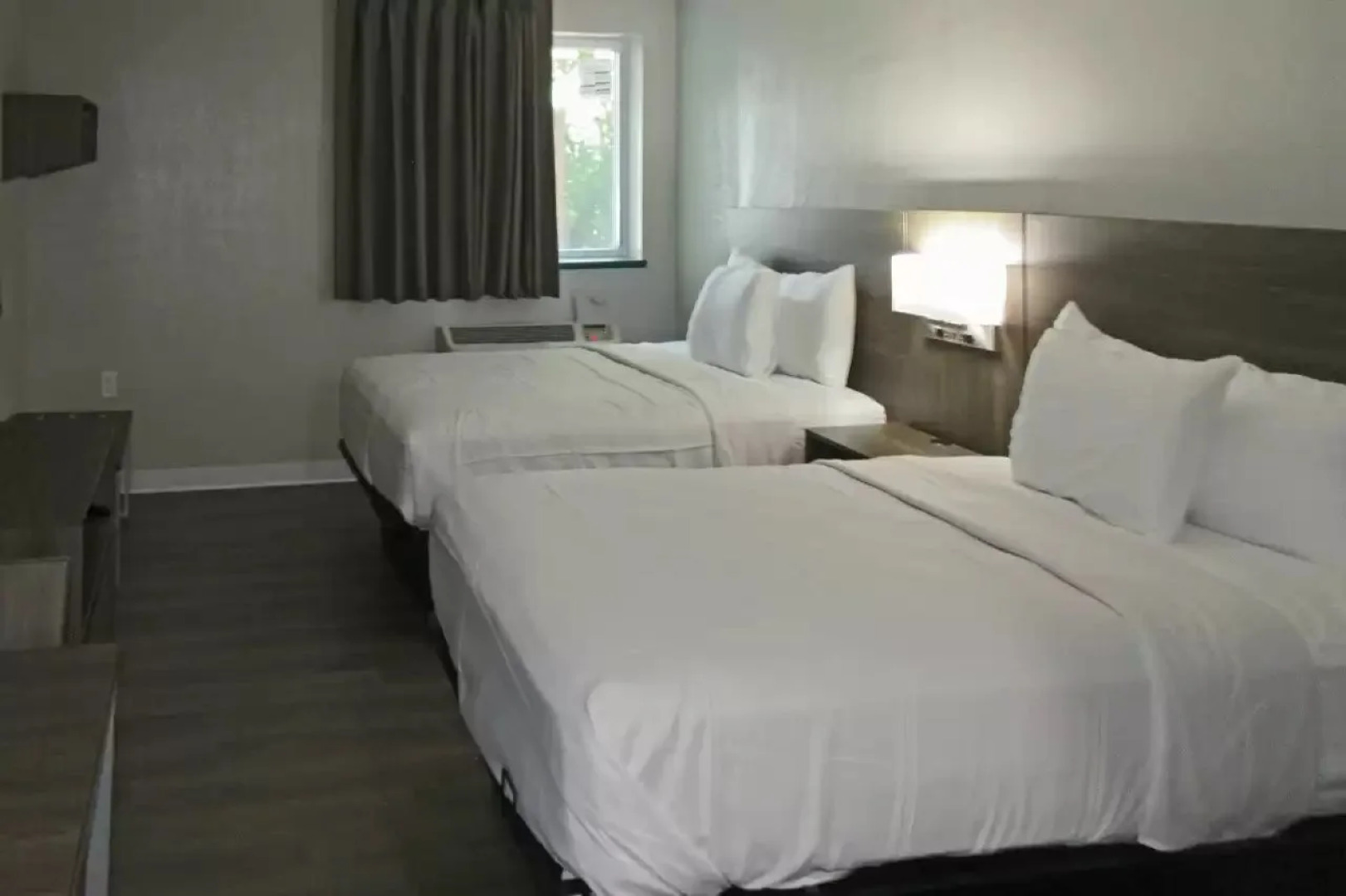 Suburban Studios Milwaukee Airport