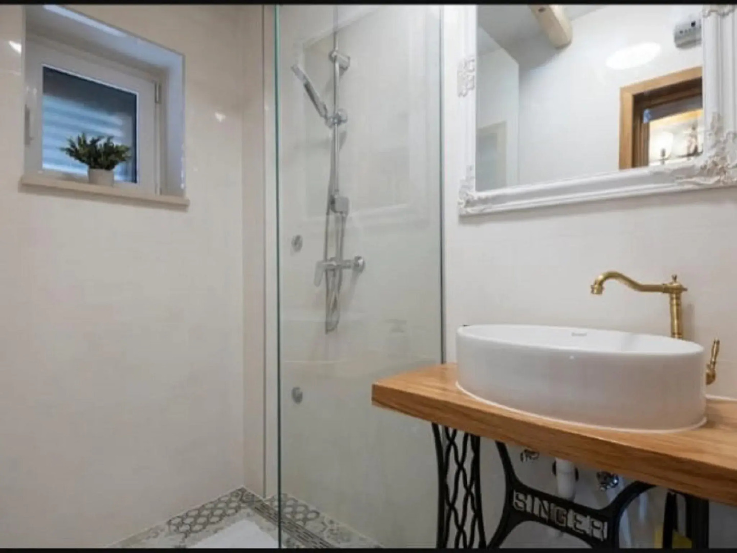 Adorable Holiday Home With Swimming Pool