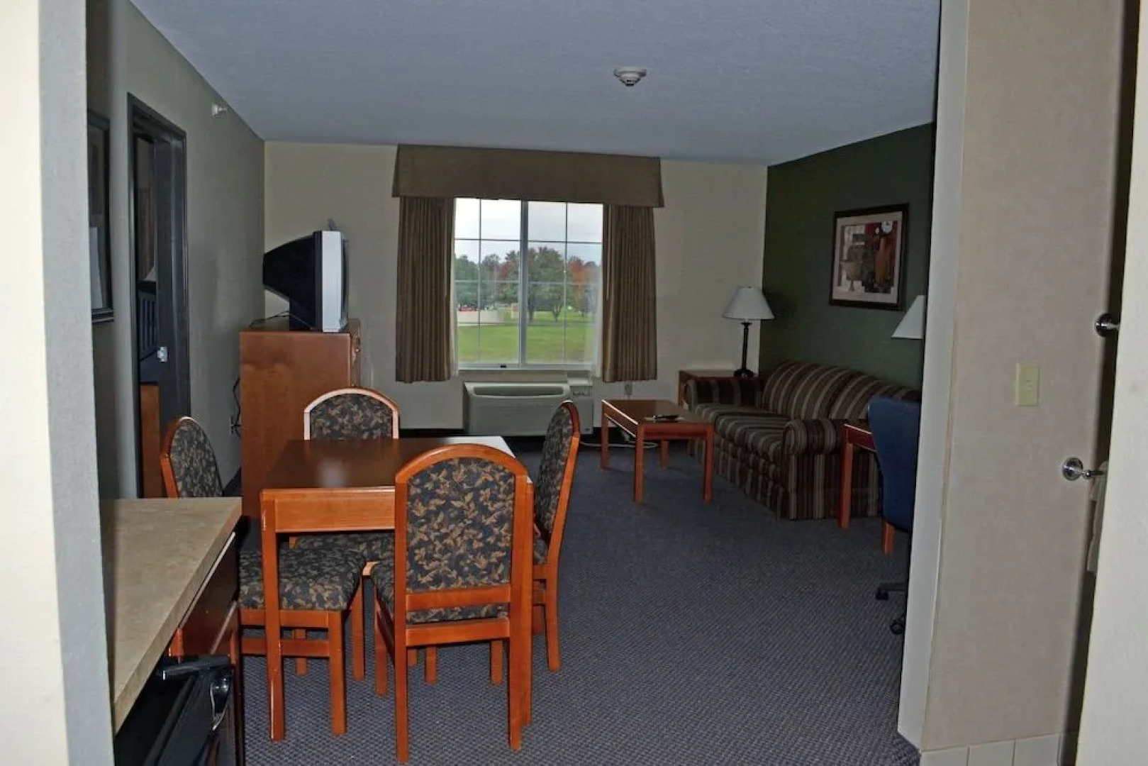 Paola Inn and Suites
