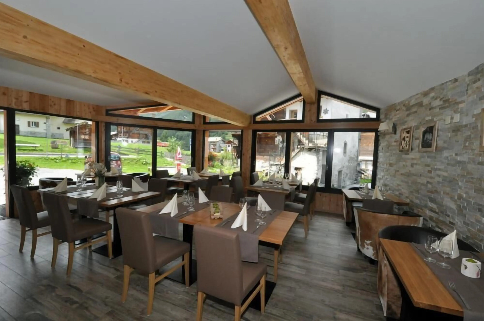 Hôtel Dents de Veisivi