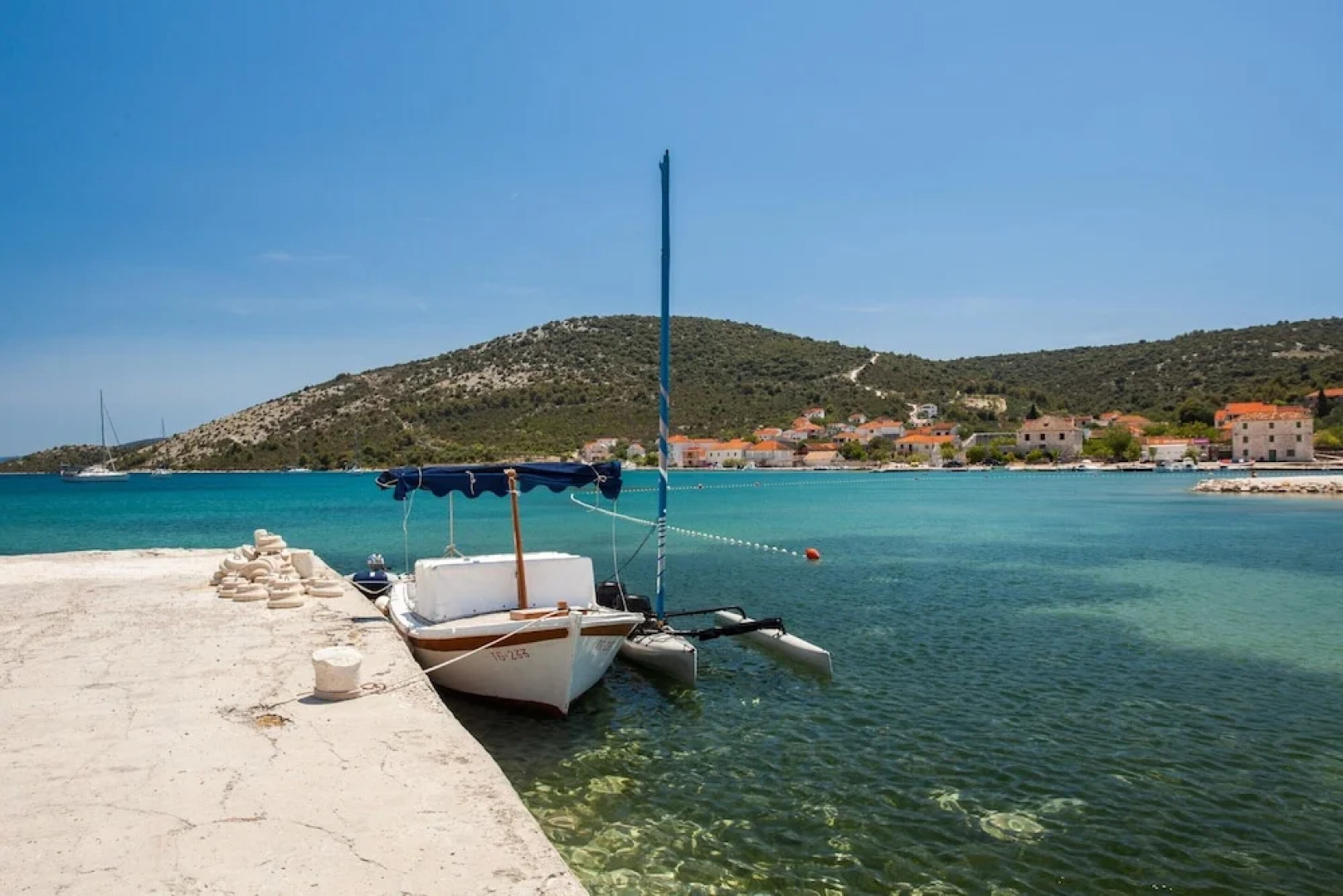 A4 - Modern apt w. Terrace, 3 min Walk to Beach