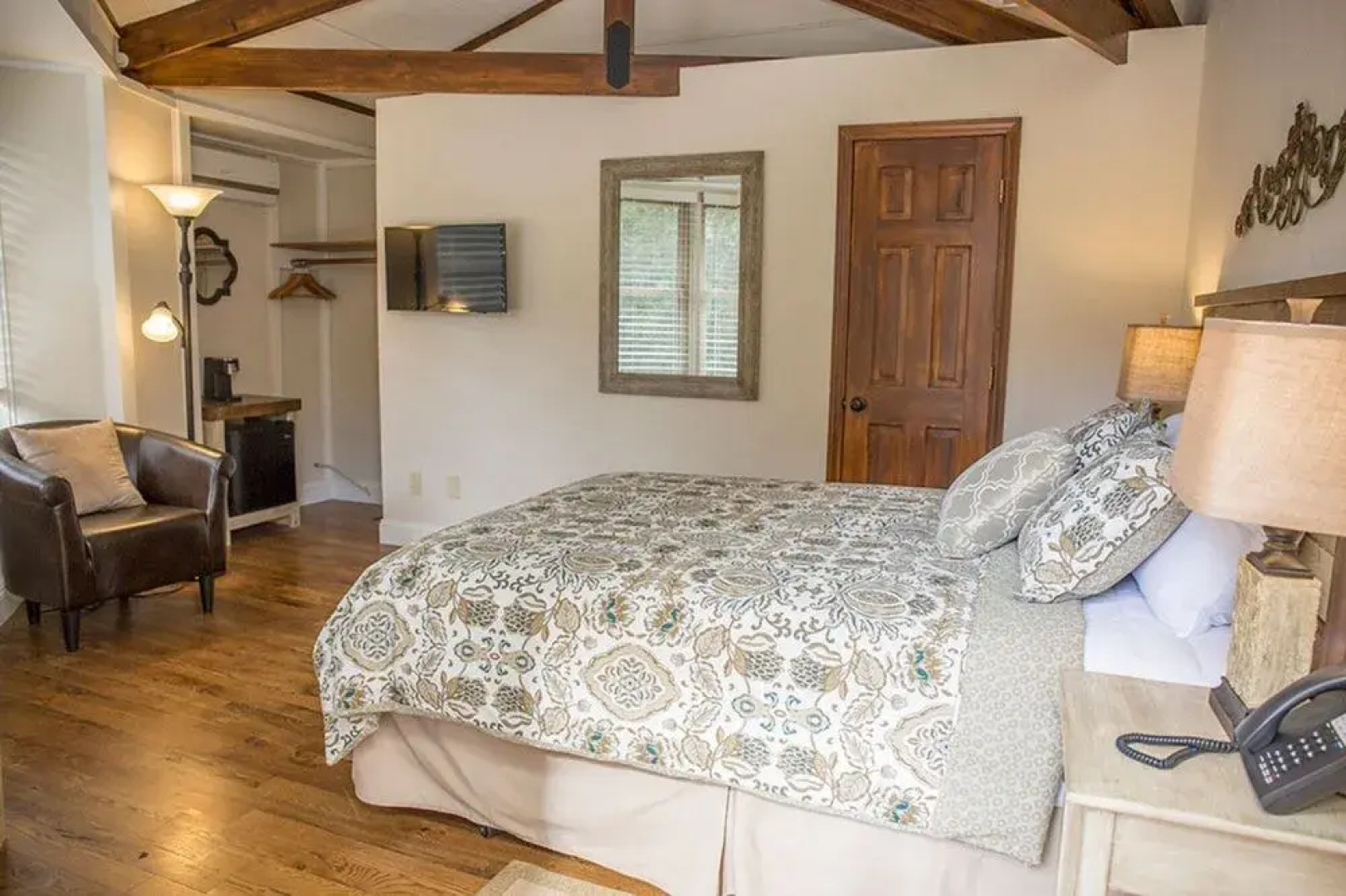Woodlands Inn Of Sapphire Bed & Breakfast