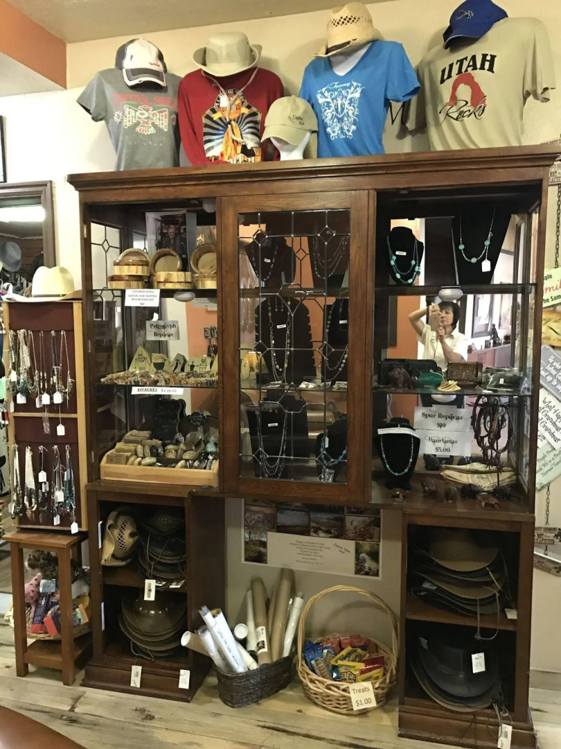 Broken Spur Inn & Steakhouse