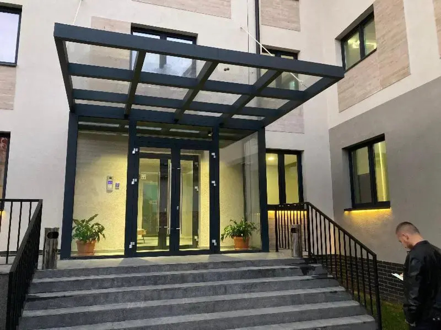 H 11 Downtown Aparthotel