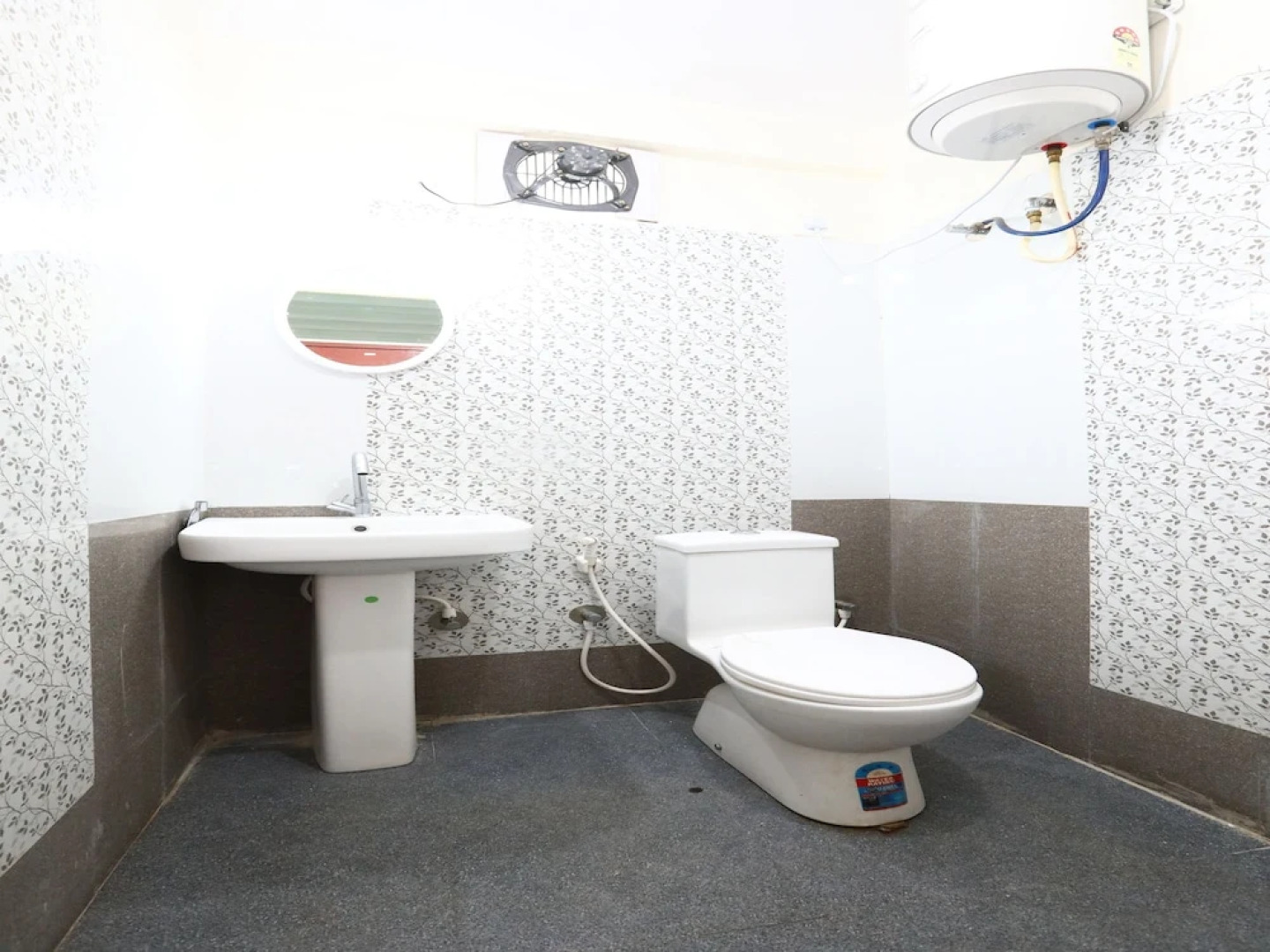 OYO 27782 Hosamane Lodge