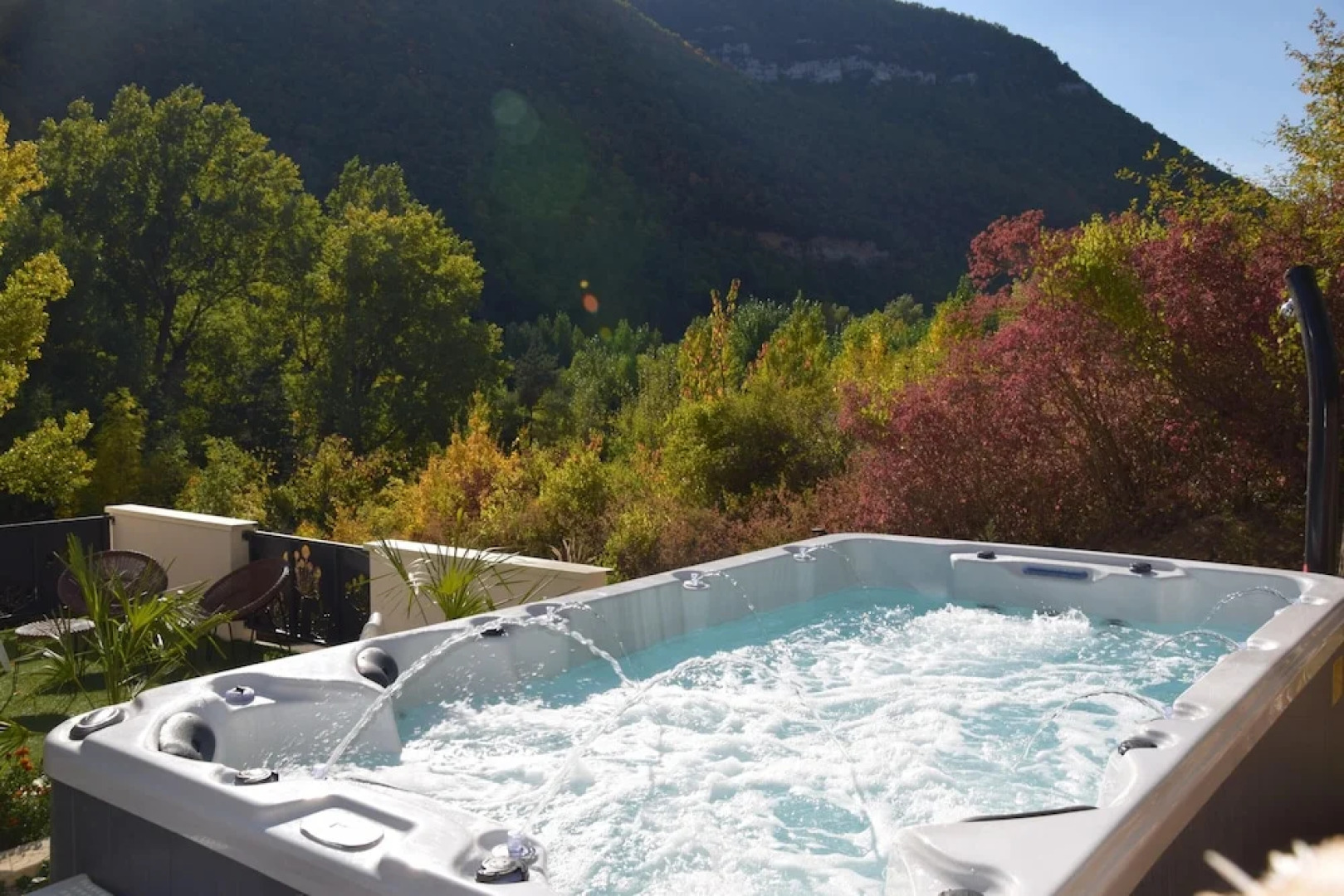 Villa With 4 Bedrooms in Mostuéjouls, With Wonderful Lake View, Privat