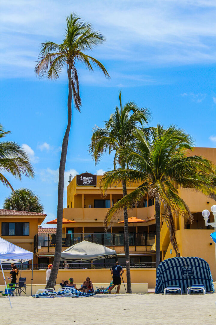 Hollywood Sands Resort