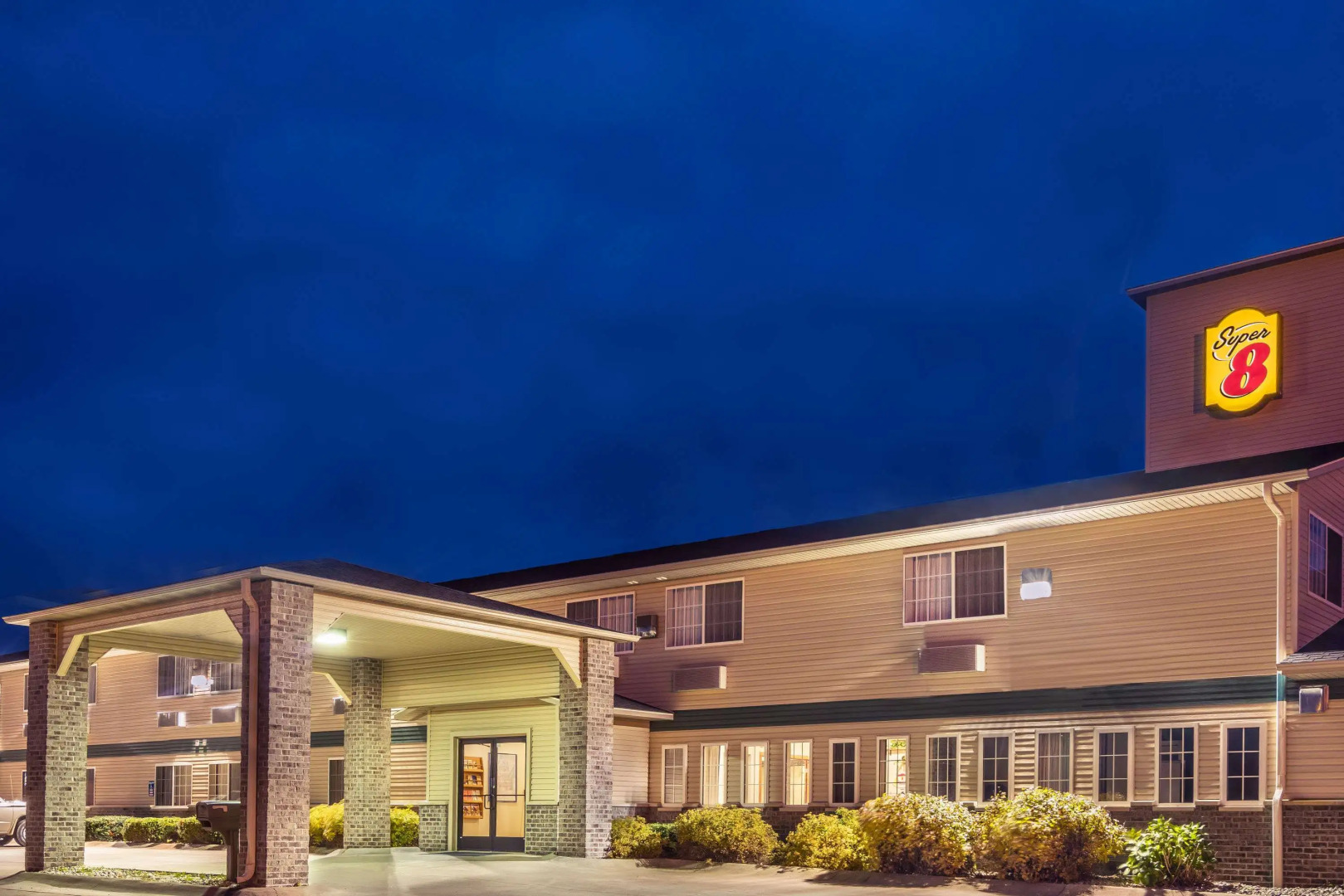 Super 8 by Wyndham Neillsville WI