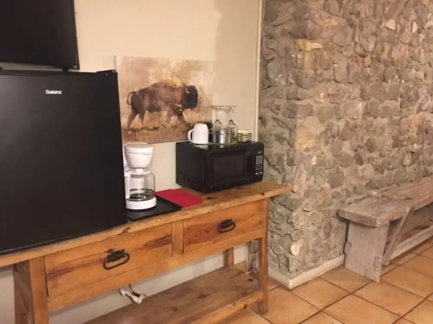 The Historic Leakey Inn