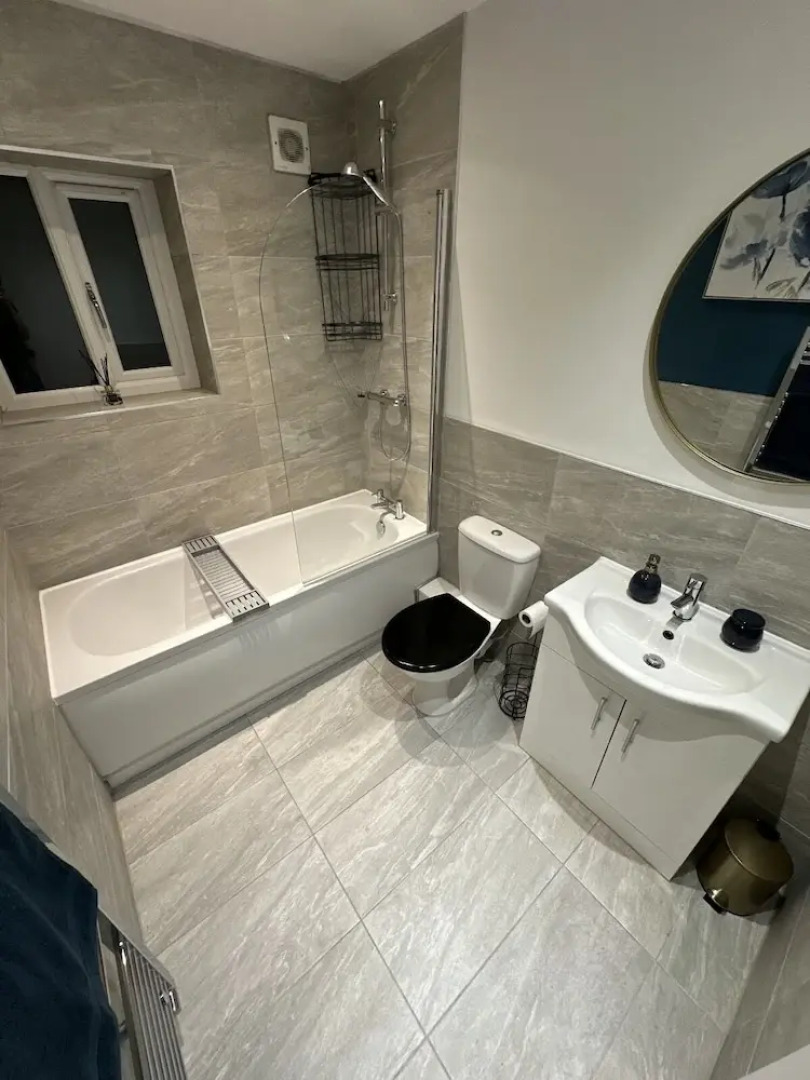 Bramblemead 5 bed House in Manchester Leigh